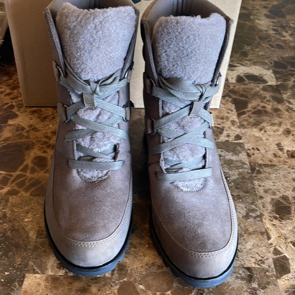 New! UGG Valory Waterproof Faux Fur Leather Wedge Boots Size 8.5 - Picture 3 of 10